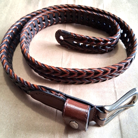 Nike 32"  Genuine Leather Belt - Picture 1 of 7